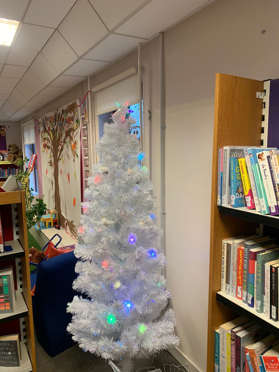 KirklistonL's tweet photo. Meet our newest member of the team #SuperElf #LibraryElf see if you can spot Kelfy the Elf when you visit https://t.co/21hk5VVeBc