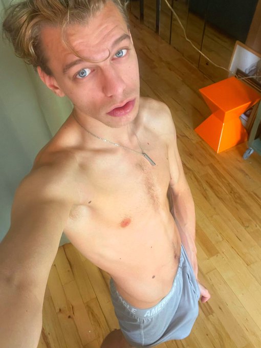 Good morning ☀️ I&rsquo;ve been uploading a video for over an hour and my cat just WALKED ON THE KEYBOARD and