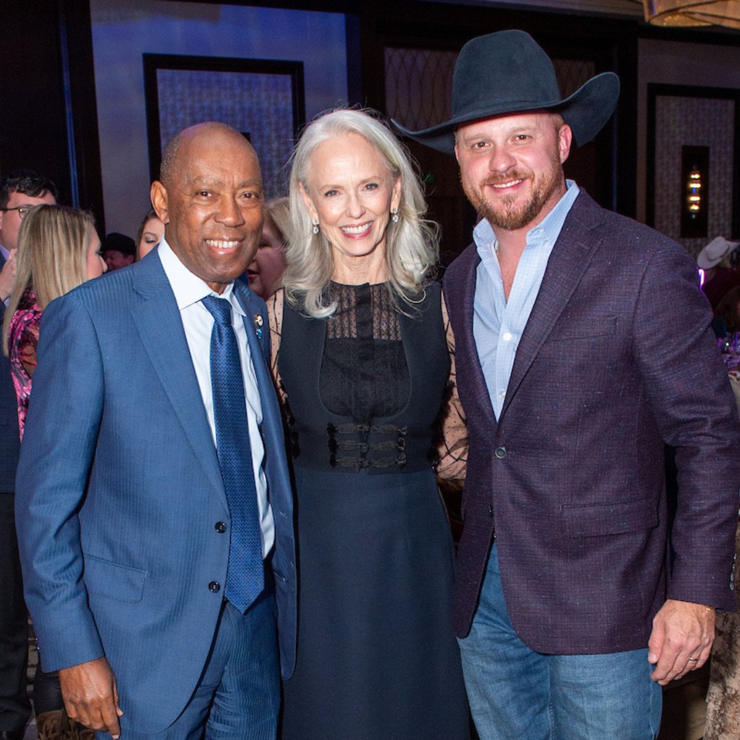 toeducateall's tweet image. It has been an exciting semester for TEACH! From our TEACH Foundations professional development, and #TEACHTalks with HISD @HISDSupe and President of University of Houston Dr. Khator, to a record-breaking annual fundraising gala, we could not be more proud.