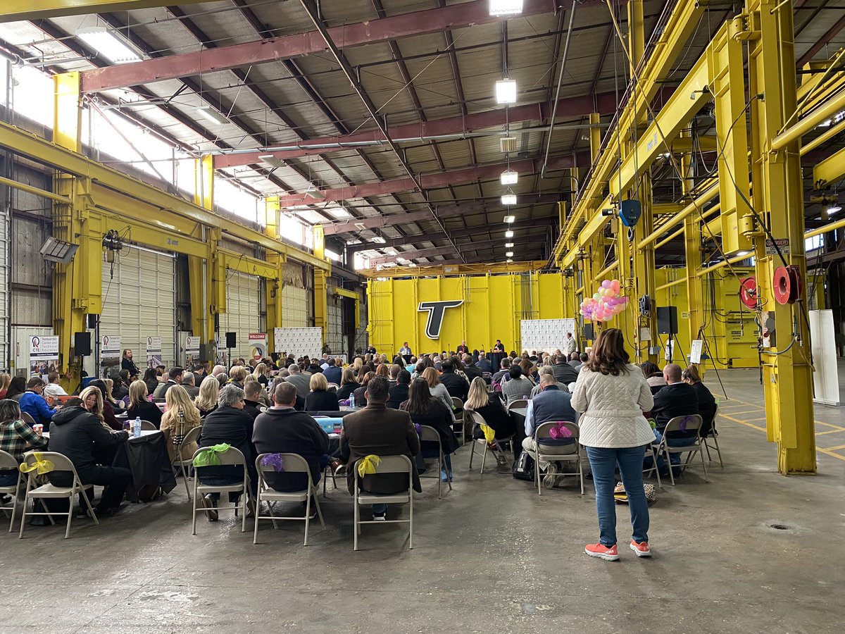 Leadership lessons in a warehouse? You bet! Welcome to Tomball ISD #FRSLN @tasanet #CTE