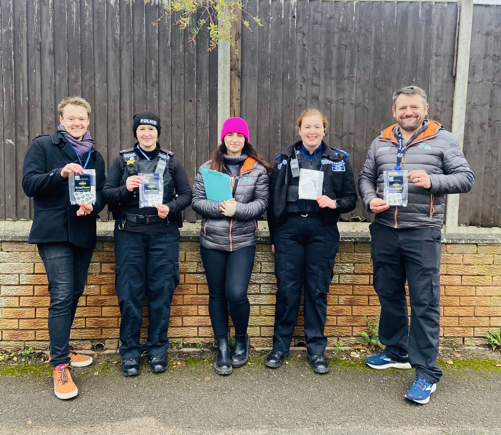 This afternoon we’ve been in Kempsey delivering @SmartWaterTech_ & also signing up residents to #NeighbourhoodMatters with @OurMalvernHills #CrimePrevention #teamwork #multiagency