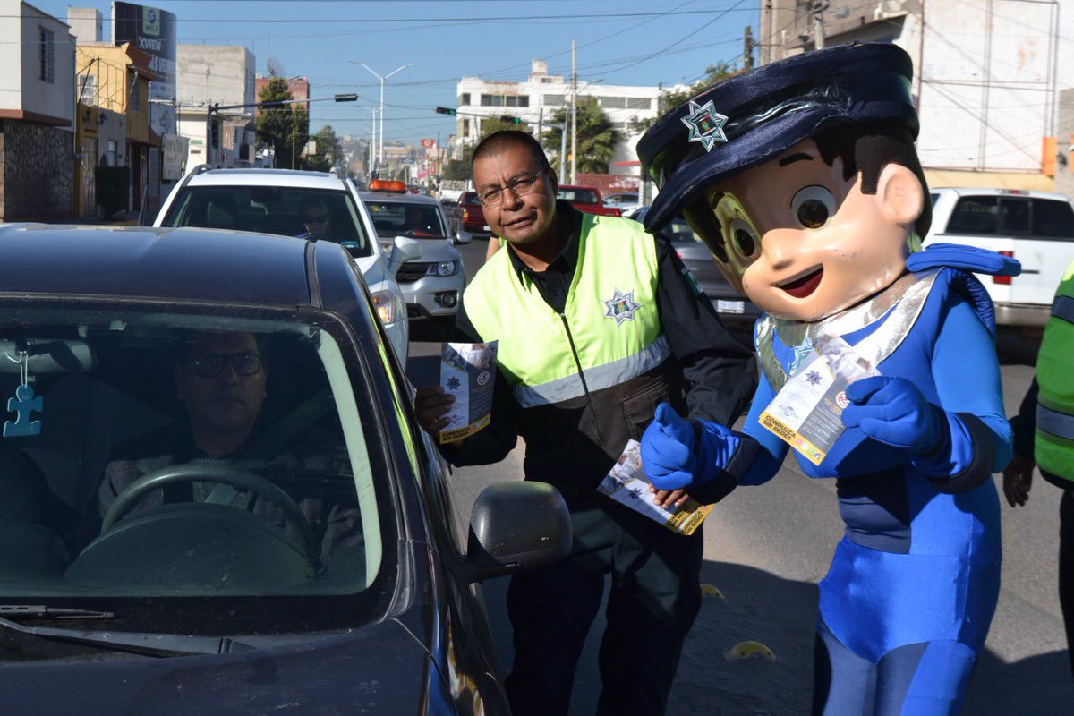 DMSPDGO's tweet photo. Perder una llamada y no la vida. 📵🚘 #ConduzcaSinRedes #SeguroLlegas #CasaSegura https://t.co/hSzEA3z3I1