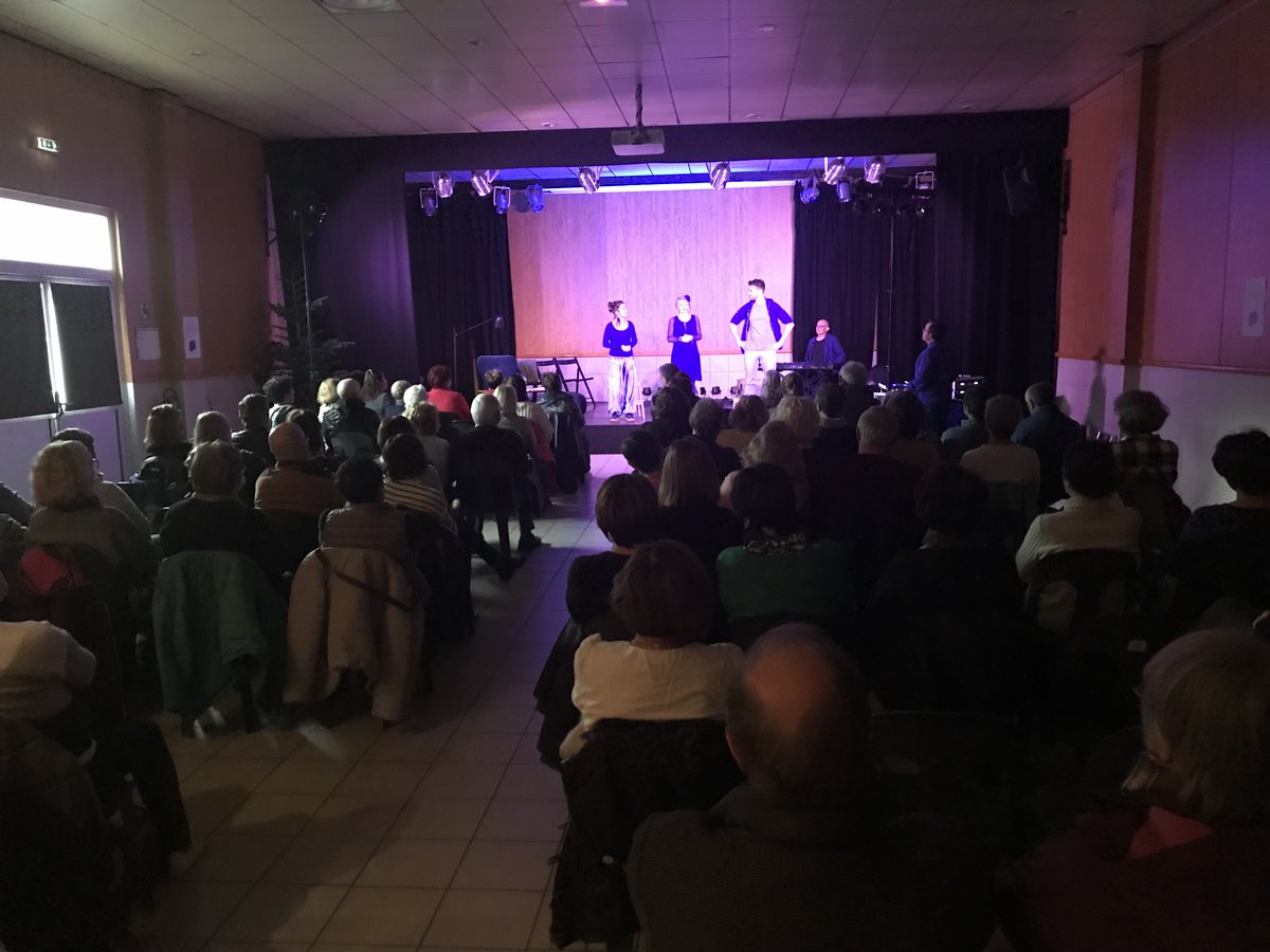 Spectacle : Et si on se disait tout ?
Encore un superbe spectacle cet après-midi de la troupe EnUnSeulMot ! Merci au Centre Social l'Escale de LESCAR pour leur accueil et merci aux participants pour leur mobilisation. Le spectacle affichait COMPLET 🥳