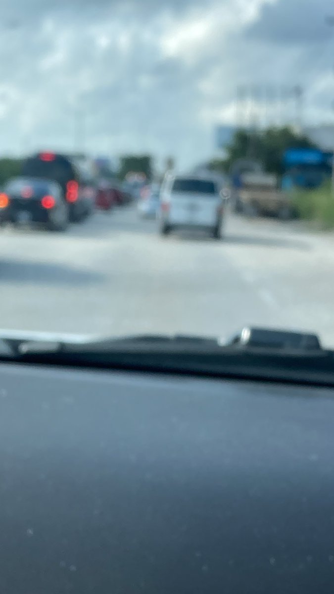 Alain_DV's tweet photo. Camioneta vw blanca Transporter , Placa.   94 RB 3K  a exceso de velocidad y rebasando por acotamiento carretera Cancún  solidaridad @SSP_QR00 @MaraLezama https://t.co/8f4e3xIC4o