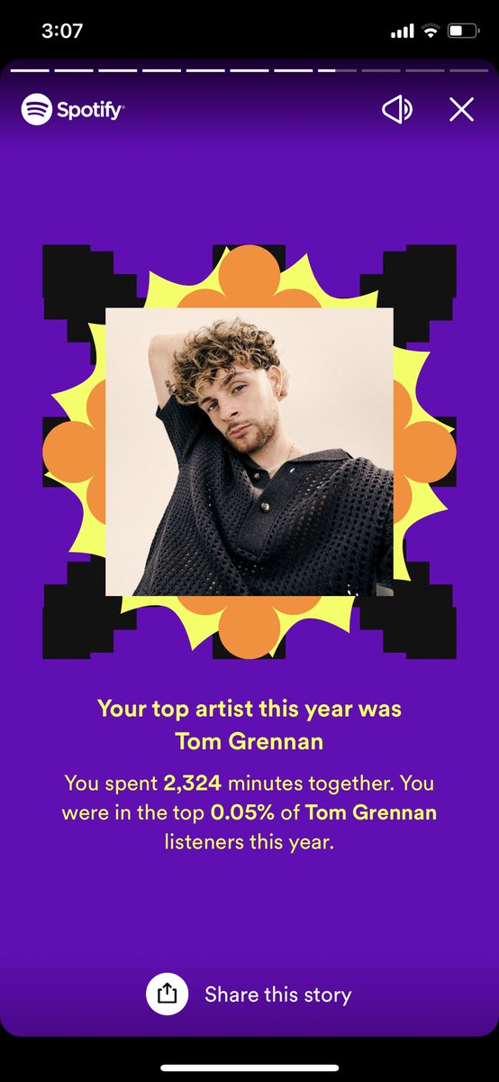 MaddyYouell's tweet photo. @Tom_Grennan 

Cant decided if this is embarrassing or very loyal? https://t.co/qDRIVvGO7S