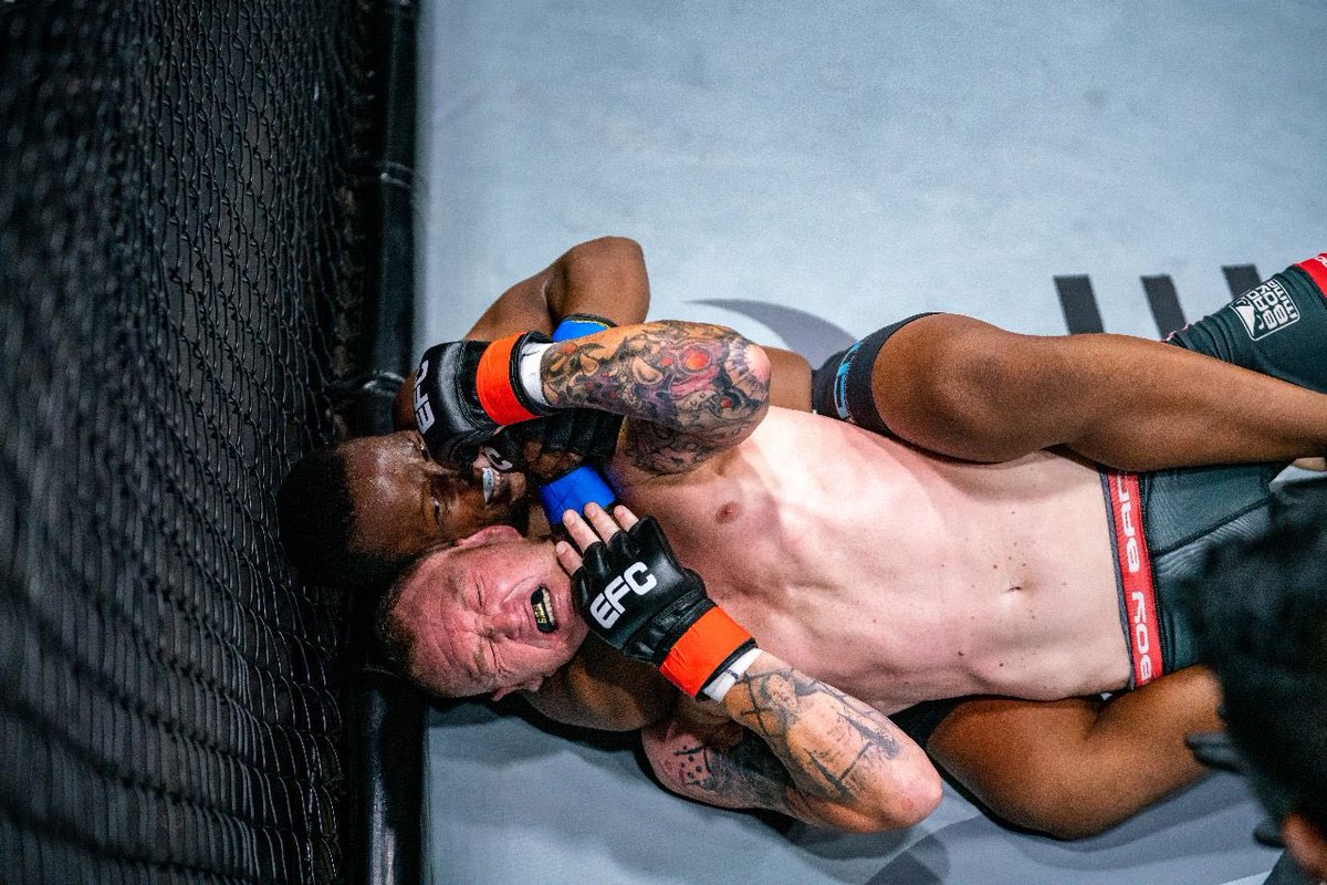 CapeTown_Bru's tweet photo. Submissions galore at #EFC100 today. https://t.co/ePU80lPfZO
