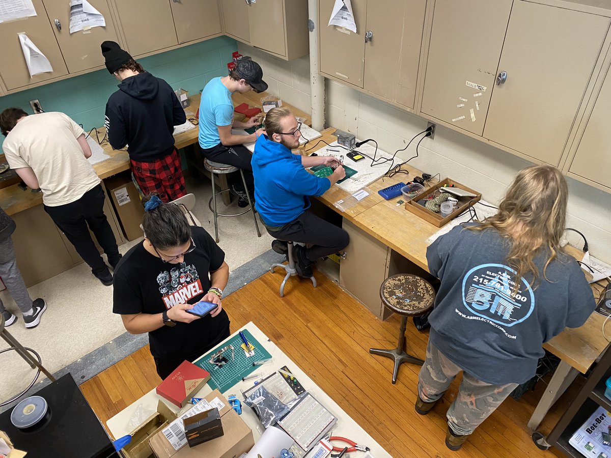 Mrs. Cundari tweet media