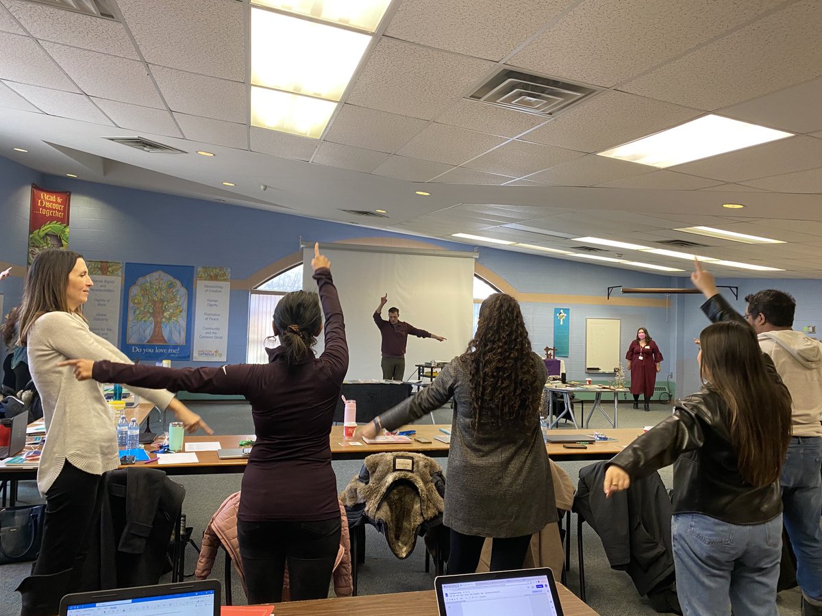 eye_you's tweet photo. Talking transitions with Bobby Crowe. Sharing ways to build community, relationships, and a sense of belonging through games. Getting our bodies moving and minds primed for learning #NTIP @HCDSB #HCDSBlearns https://t.co/lui5EafiGC