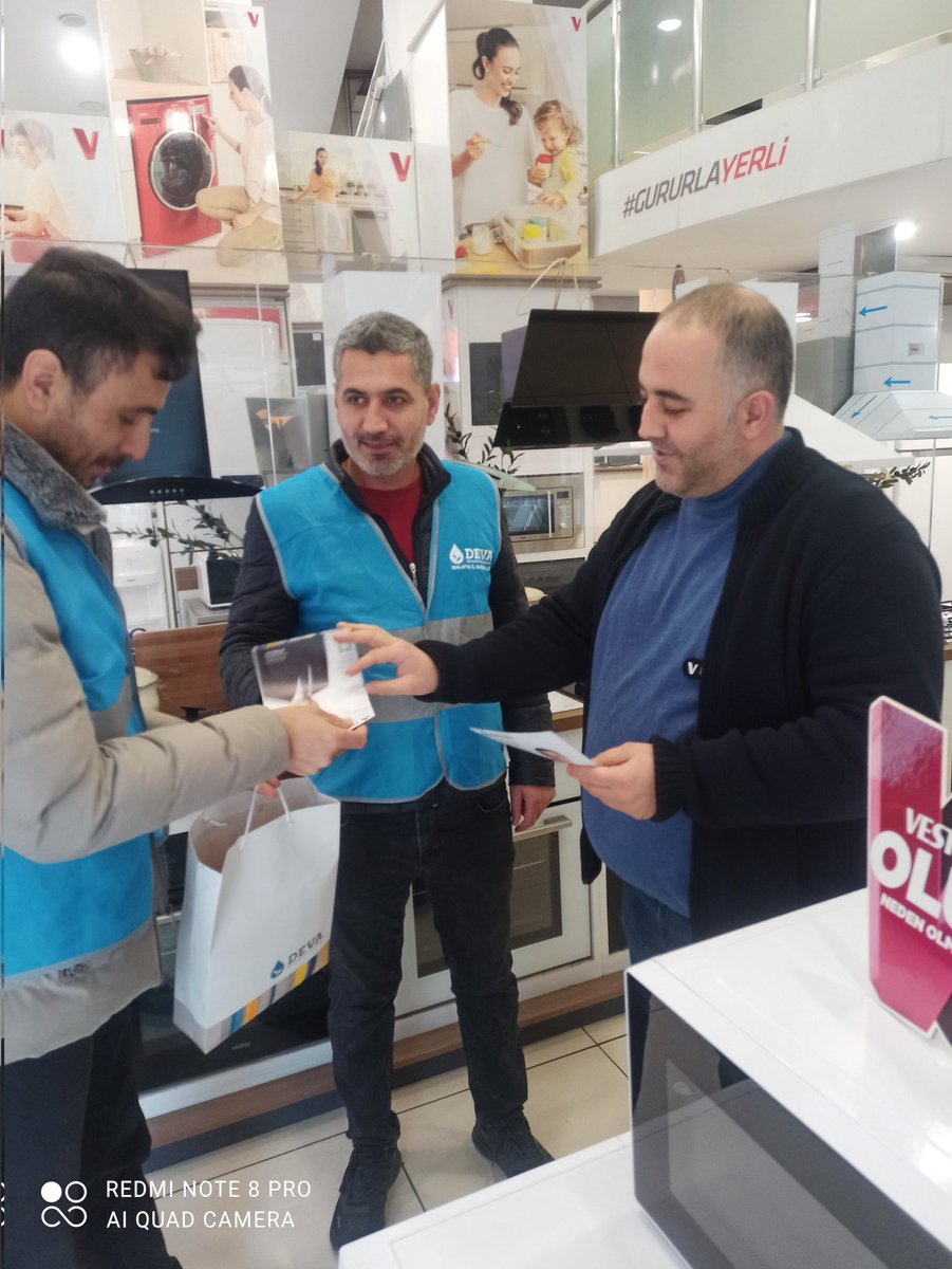 Bugün mavi yeleklerimizi giydik.  ilçemizde pazarları, kahveleri ve esnaflarımızı ziyaret ettik. Tek tek sıkılmadık el girilmedik gönül bırakmadık.
Genel Başkanımızın Malatya ziyaretlerinden ötürü davetlerimizi  ilettik.
<a href="/mustafasoonmez/">Mustafa sönmez</a> 
<a href="/AvGoksel/">Göksel Taşaltı</a> 
<a href="/avnurullahatln/">Av. Nurullah Atalan</a> 
@ekrem__ucar