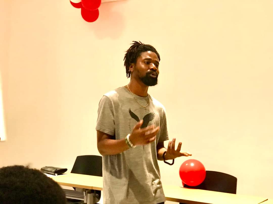 Paulesicoe's tweet photo. Mr Seyi Alabi (Cofounder, 
@Crop2Cash) making a presentation at the PAULESI CoE Career Fair with the audience consisting of students majoring in Plant Breeding and Environmental Management tracks.

@PAULESI_AU

#Paulesicoe https://t.co/KXTDDZL2pB