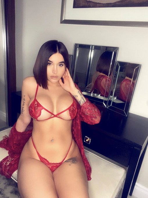 Happy 1st of December 🥳🎄🤶🏽😈  Every day in December my members will receive a XXX Advent gift 🥵   Join