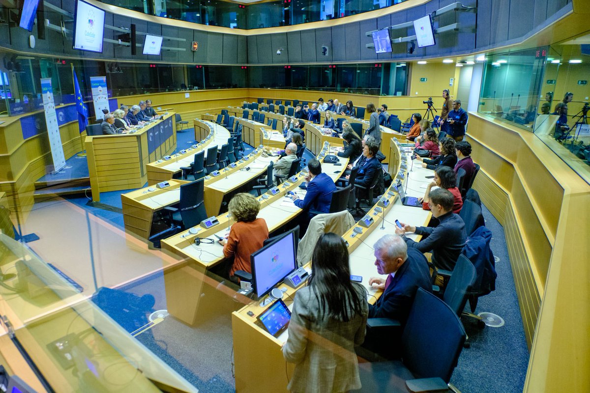 zoidoJI's tweet photo. Los invernaderos solares de Almería combinan técnicas tradicionales con la innovación, mejorando la productividad, la calidad y la sostenibilidad de los productos. Un honor participar en la presentación del proyecto #CuteSolar en @Europarl_ES junto a @HORTYESPANA y @APROA_AOP. https://t.co/dxbjPZShpm
