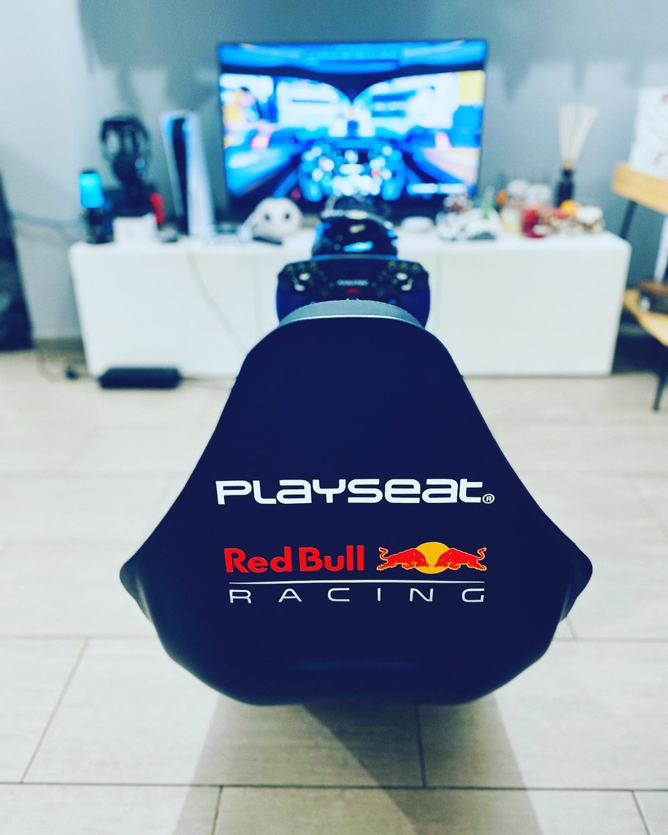 hoodypete182's tweet photo. Believe you can and you’re halfway there.
Thanks @PlayseatGlobal & @redbullracing 🙏🏻
Twitch : Hoodypete
#redbull #redbullracing #f1 #F1Esports #Formula1 #Simracing #playseat #Fanatec #twitch #f1streamer https://t.co/5KRPg5jbIi