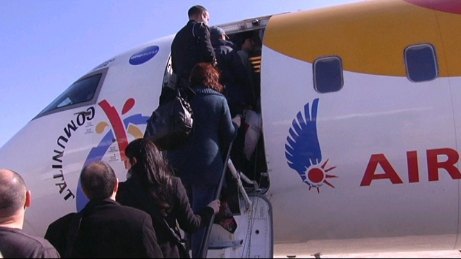 Divendres:
 
10h🛫Analitzam el preus dels bitllets d'avió per Nadal amb afectats i <a href="/rodisan/">Alfonso Rodriguez Sa</a>, de <a href="/Consubal/">Consubal</a> 
 
10,45h 🏊🏽🚣🏽‍♀️Els joves prenen la veu a la secció #JaNedam
 
11,25h🥂Gaudim la bona vida amb <a href="/marta_xurfer/">Marta Terrasa</a> 

11h🧐 Il·lustres idèntics a noltros amb <a href="/Joanrafelcovas/">Joan Rafel Covas 👹</a>