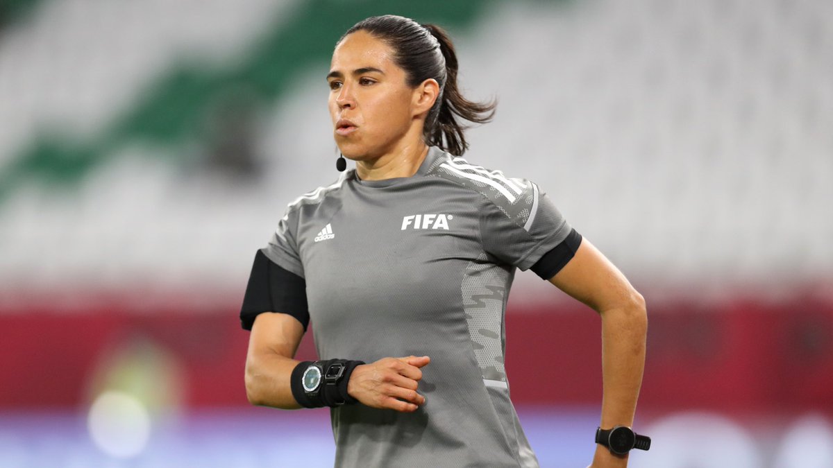dibradoras's tweet photo. A HISTÓRIA SENDO FEITA! Hoje, pela 1° vez, teremos um trio de arbitragem totalmente feminino em um jogo de Copa do Mundo masculina. A 🇫🇷 Stéphanie Frappart irá apitar o jogo decisivo entre Alemanha x Costa Rica, junto com a 🇲🇽 Karen Diaz e a 🇧🇷 Neuza Back como assistentes. https://t.co/HyGdMiBJXy