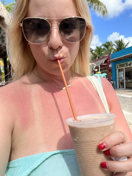 My dress totally fell down right after this photo was taken and I flashed everyone in Cozumel 🤷🏼&zwj;♀️ https://t<a href="/tag/onlyfans"class="tags"><span>#onlyfans</span></a><a href="/tag/showerjams"class="tags"><span>#showerjams</span></a>