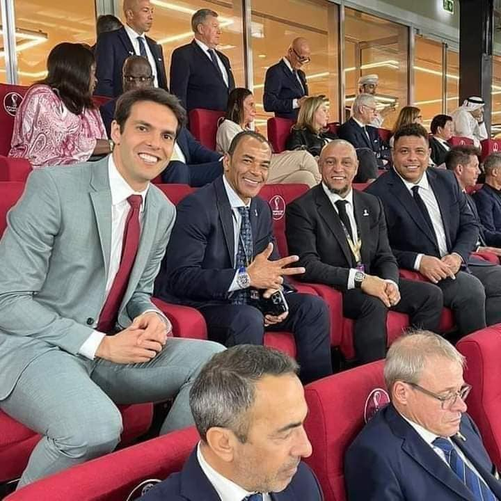Rsafi03's tweet photo. الصفحة الأخيرة..
لاعبون يشجعون بلدهم ويعتبرون الفريق واللاعبين الحاليين أحسن من جيلهم رغم أنهم جميعا حاصلون على كأس العالم..يشجعونهم بلا حسابات..ومجموعة صعاليك في الجزائر يرون أنفسهم وحدهم على صواب وغيرهم لا شيء..انظروا إلى وجوههم فالفارق كبير.. https://t.co/X9sH0NqmLd