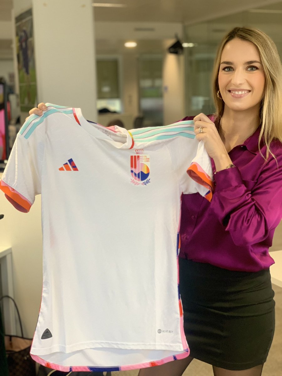 lequipedegreg's tweet image. 🎁LE CADEAU DU JOUR🎁

Aujourd&apos;hui @AliciaDauby3 vous fait gagner le maillot de la Belgique 🇧🇪

Pour jouer : RT + Follow @lequipedegreg 

Bonne chance et merci à @adidasFR  ! 🍀

#EDG
