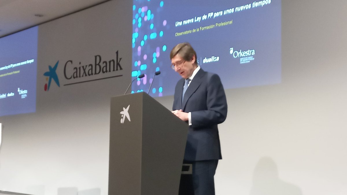 CABK_Dualiza's tweet photo. El pte de @caixabank, Goirigolzarri, interviene en la presentación del #informeanualFP recordando que tenemos que ser “más ambiciosos” aunque vamos por el camino correcto
Hemos superado el millón de alumnos en #FP
En directo en https://t.co/I9cMVRHN6g https://t.co/9DOPf9qCXQ