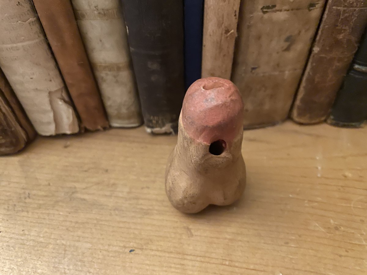 dicus_kevin's tweet image. The vendor at Rome’s Porta Portese market assured me that this was a “fallo antico.” I, an inimitable archaeologist, knew that it was a “fallo moderno.” I still bought it for 25 € 🤡. It’s a whistle. You know how to whistle? You put you lips together and blow. #phallusthursday