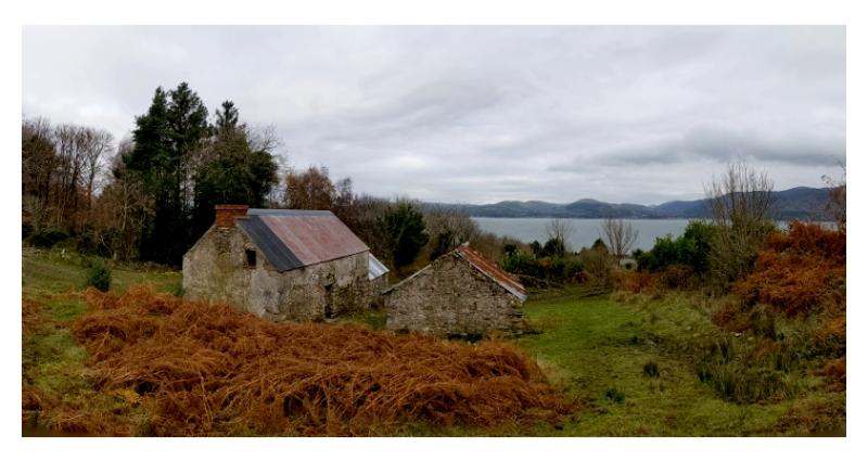 I passed this house on one side of Sliabh Feá, overlooking Carlingford lough and the Mourne mountains 😩 The sheer envy is pure agony.