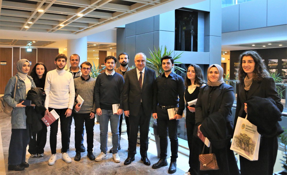 Bugün mezun olduğum fakültemde okuyan genç kardeşlerimi ağırladım, mesleki tecrübelerimi paylaştım. Geleceğin yönetici adayları İstanbul Üniversitesi Siyasal Bilgiler Fakültesi “Siyasal Gelişim Kulübü” üyelerine eğitim hayatlarında başarılar diliyorum.
