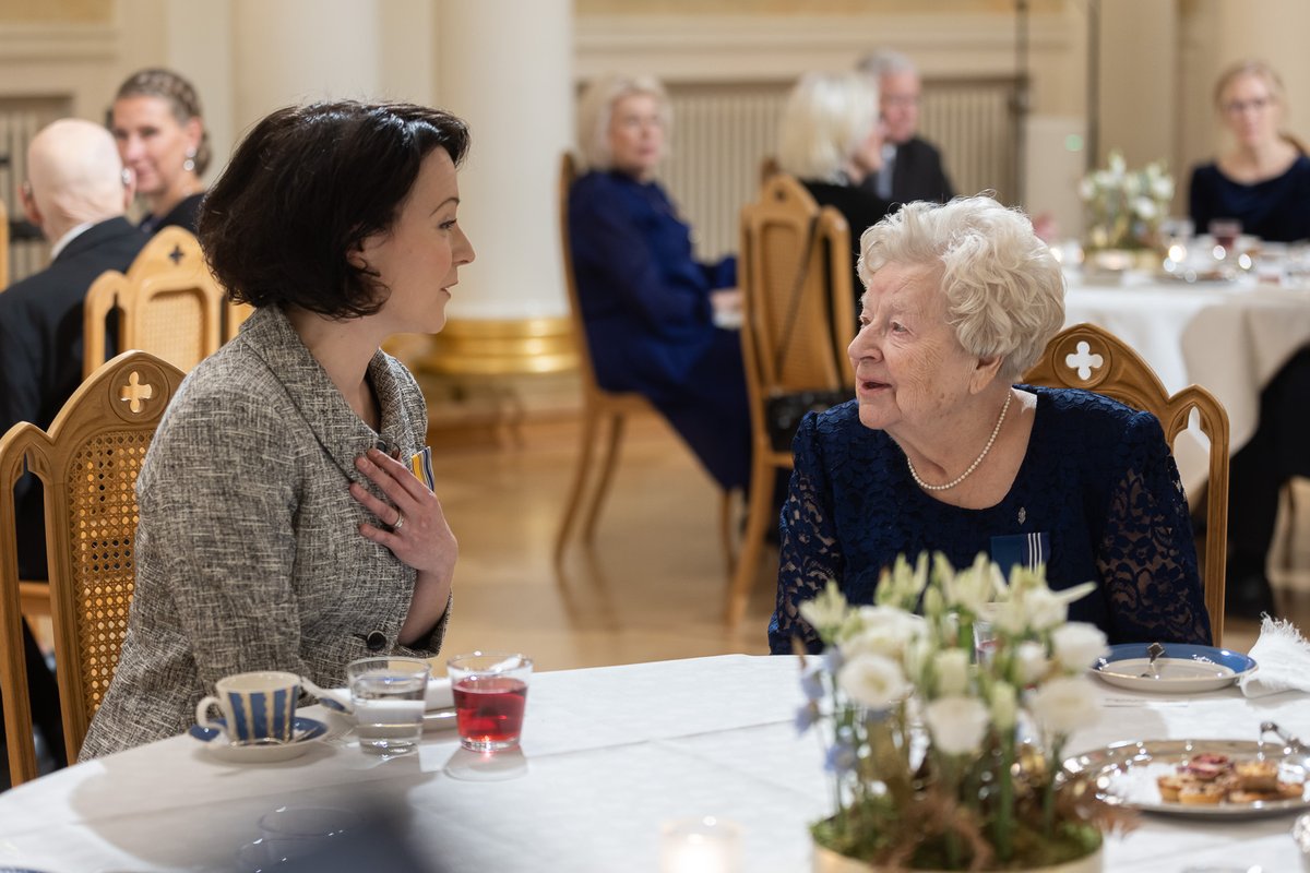 niinisto's tweet photo. Kiitos, sotiemme veteraanit ja lotat. Oli kunnia juhlistaa teidän kanssanne tänään Suomen itsenäisyyttä. Itsenäisyyttä, joka meillä on teidän ansiostanne. 

Me muistamme, me kunnioitamme ja me kiitämme. https://t.co/VEzoXSwOT7