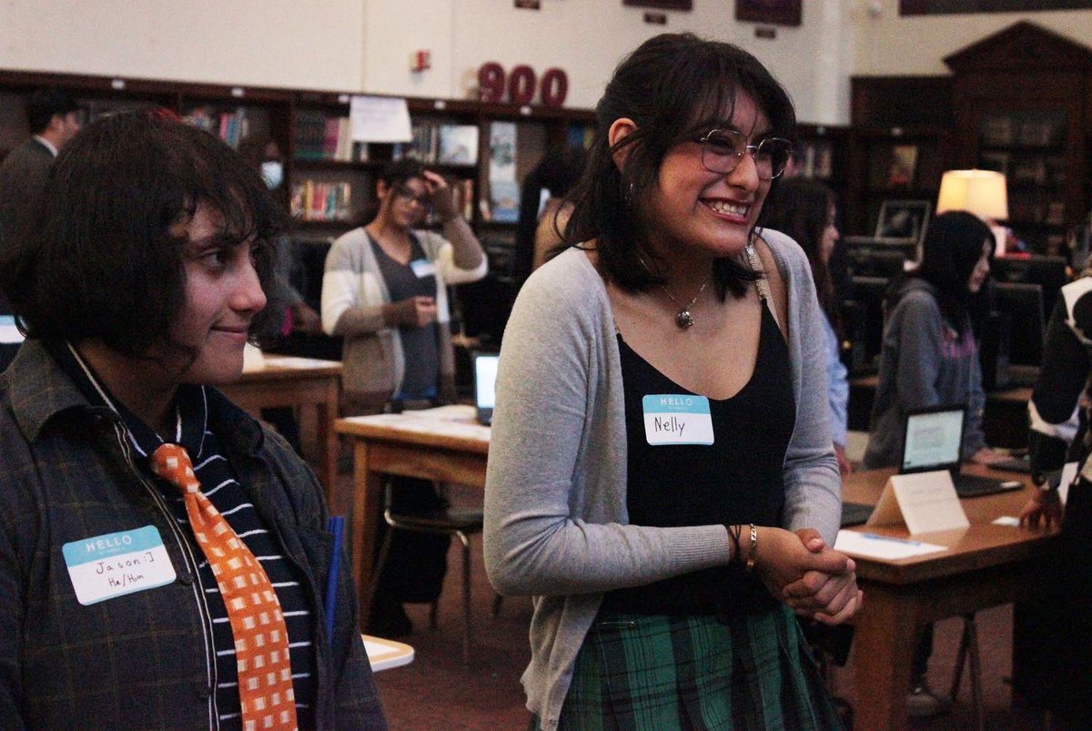 CTE_LLearningLA's tweet photo. Yesterday afternoon the @HollywoodSheiks New Media Academy held a Senior Networking Event where soon-to-be graduates were able to converse with community partners and professionals about the progress in their senior portfolio projects. https://t.co/162MQQJIc5