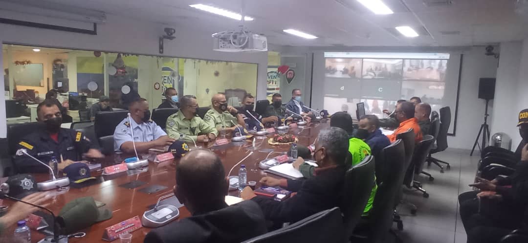 Organismos de seguridad afirman que la denuncia sí es efectiva.

El #28Nov se llevó a cabo otra reunión de seguridad con sector privado desde el 911, el pdte <a href="/CAICOCC/">CAICOCCABIMAS</a> Estefano Lo Brace y el pdte <a href="/ACIL_oficial/">ACIL</a> Luigi Caprio, expresaron a los entes lo que ocurre en la COL.