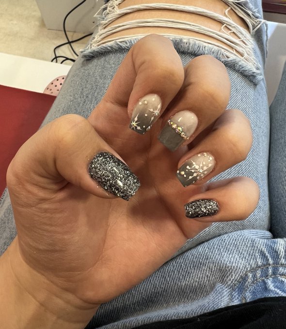 Me hice las u&ntilde;itas cortitas para intentar subir a ascendente en valo 😌 tan lindas? https://t.co/odqe