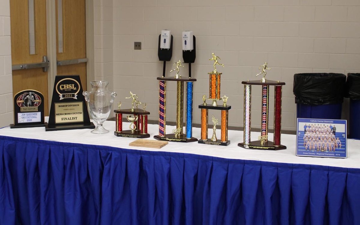 DCC_XCTF's tweet photo. The ‘22 XC Team Banquet highlights team success &amp; awards. Congrats on a great season! 
MOST VALUABLE 
Josh Lassaline 
MOST IMPROVED
Jack Kelly 
COACHES AWARD 
Matthew Atkinson 
RON MERNER PINERY AWARD 
Michael Ehresman 
ATHLETIC LEADERSHIP SCHOLASTIC CANDIDATE 
Michael Ehresman https://t.co/hKxceJiXN4