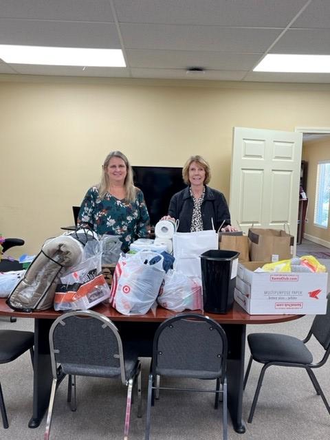 porter_prop's tweet photo. We had so much fun shopping this year!  Thank you to Home Instead’s Santa to a Senior program for doing fantastic things in our community and especially for taking care of the Seniors in this area!  We love this cause!
#homeinstead #santatoasenior #porterproperties #seniorcare https://t.co/ddcrAaj9v2
