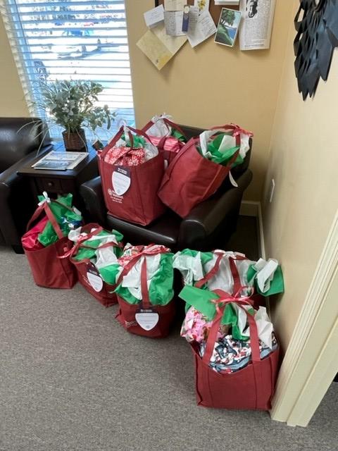 porter_prop's tweet photo. We had so much fun shopping this year!  Thank you to Home Instead’s Santa to a Senior program for doing fantastic things in our community and especially for taking care of the Seniors in this area!  We love this cause!
#homeinstead #santatoasenior #porterproperties #seniorcare https://t.co/ddcrAaj9v2