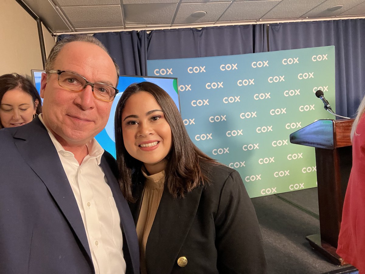 CommonSense's tweet photo. The Affordable Connectivity Program creates a #AWorldWithinReach for people like Anabel, an @ASU student, daughter, and @WeAreCPLC Fellow:

“The #ACP has been a huge relief for financial stress. But having internet also reduced stress in helping with my parents’ digital needs.” https://t.co/f3M8eJ48Y8