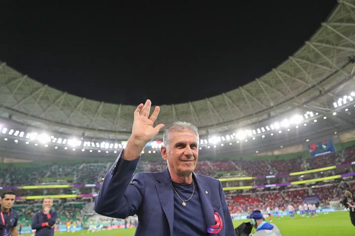 Senin ben 7 ceddini s*keyim oevladı carlos Queiroz. Götü boklu Amerika'ya defans yaptırdın kimler kimler çıktı İran çıkamadı şaka gibi amk. Asya'da elek ettiğimiz adamlar bile fark yarattı sen aynı boksun. İtin dölü