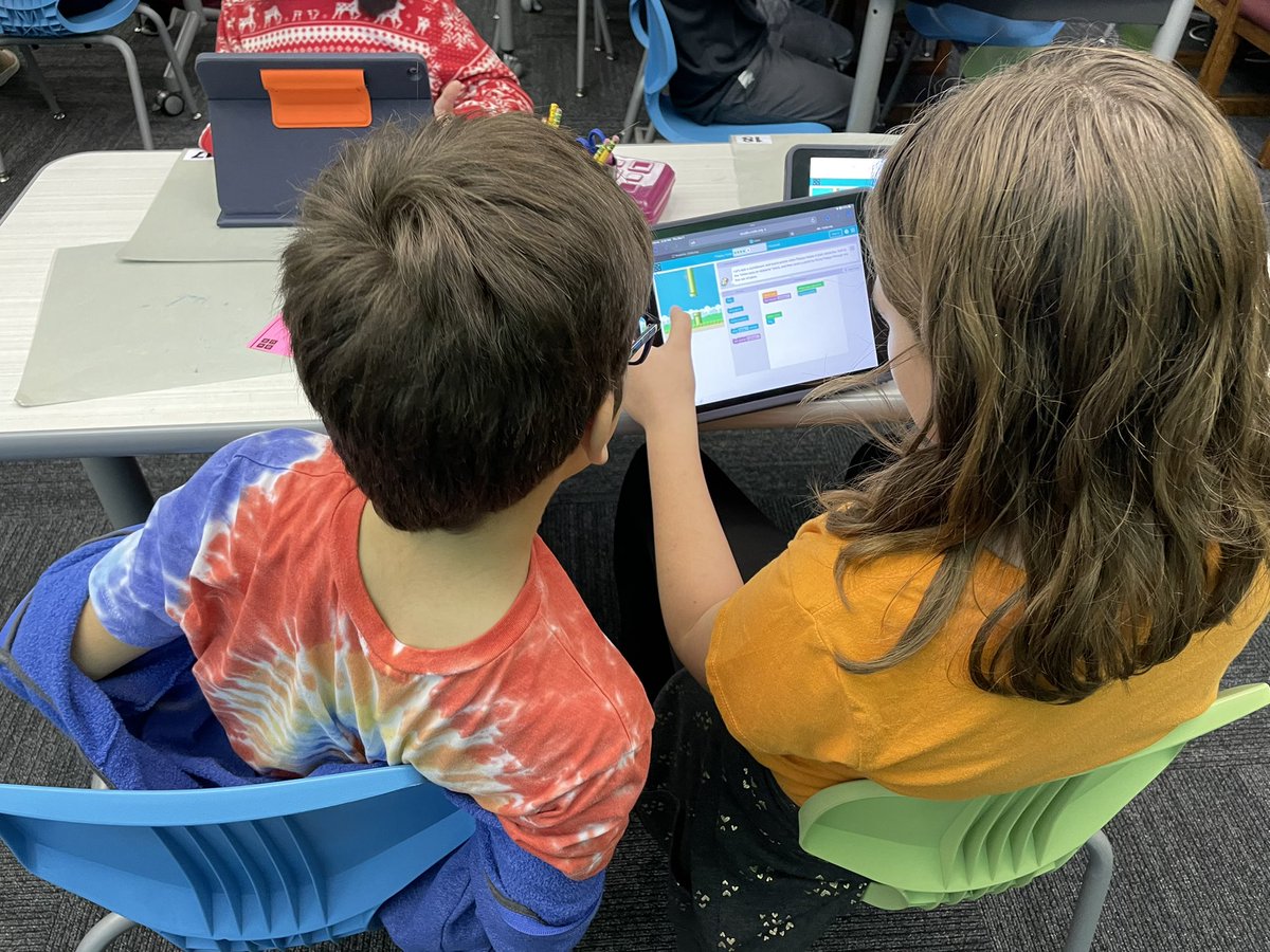 sbutleross's tweet photo. #HourOfCode starting early @ParkGlenES Students engaged, collaborating… future computer programmers are rocking!@KellerLibraries #kellerlibraries https://t.co/RHUViPrle3