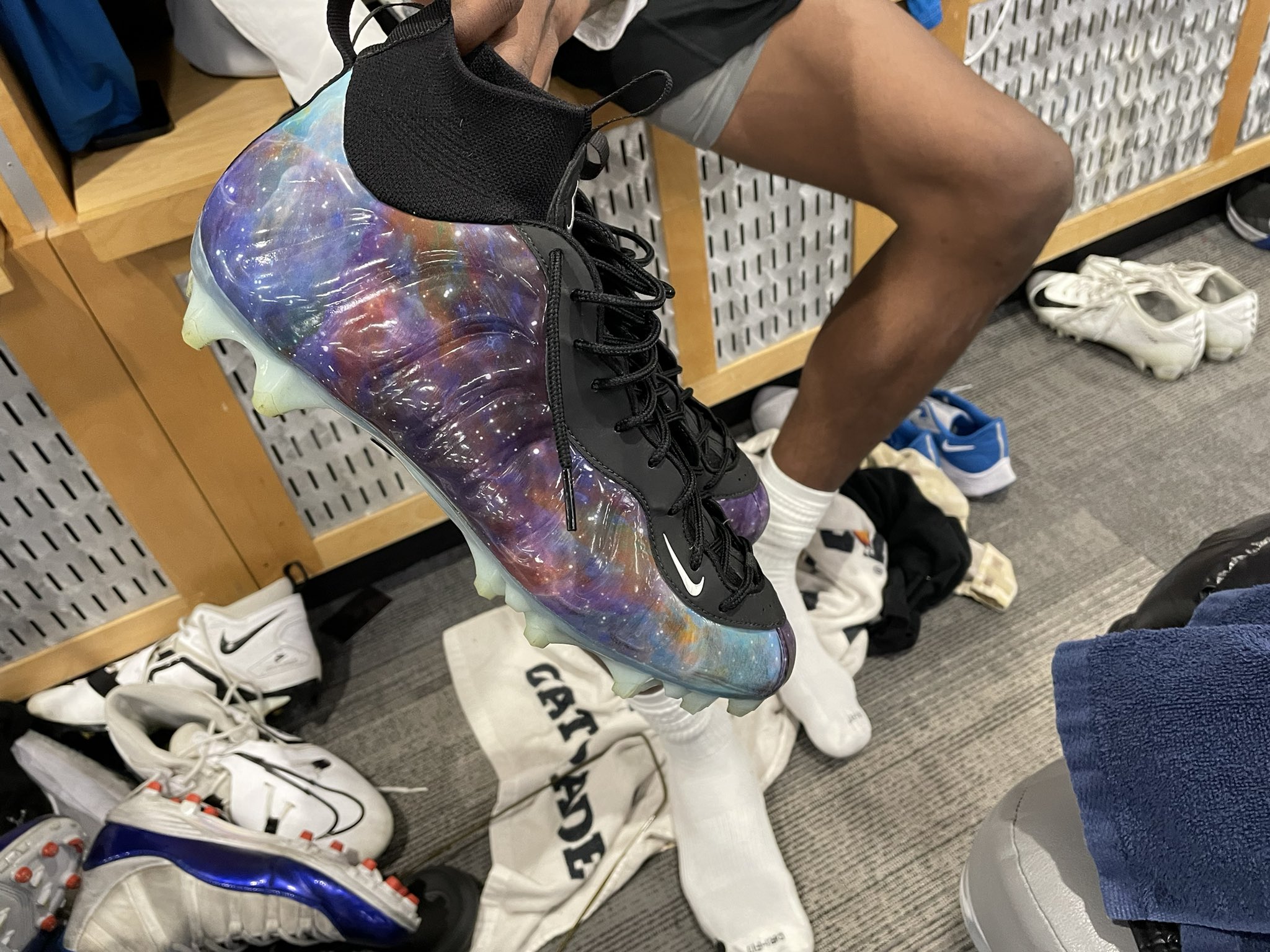 Eric Woodyard on Twitter: "Nike sent over these “Galaxy” Foamposite cleats for #Lions rookie Jameson Williams. https://t.co/y4CfTcRyKi" / Twitter