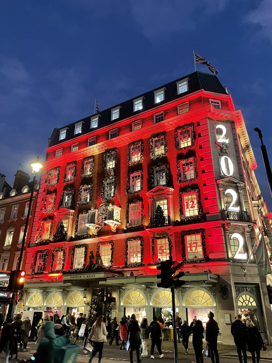Fortnum &amp; Mason is a vibe in London this year. All done up as an advent calendar 🎄 

Merry crimbo season everyone.