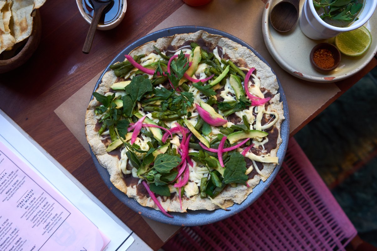 Tlayudas at Luis Barragan’s gorgeous home, Tetetlán? Yes, please. Located in the Jardines del Pedregal, #CDMX. #gogyded #MexicoCity #architecture #willtravelforfood