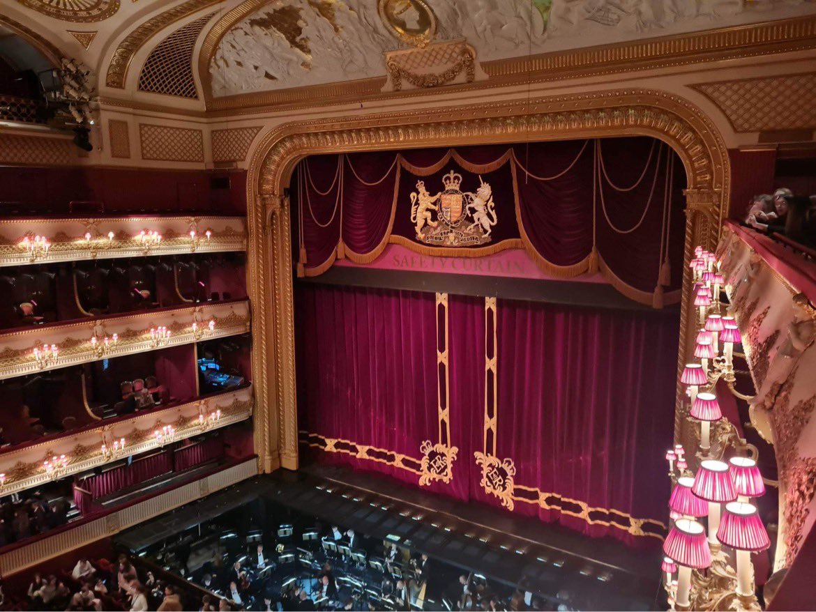 MiddlecottMusic's tweet photo. An amazing adventure and enrichment to our students curriculum with a visit to the @RoyalOperaHouse with @DRETmusic #onlyatdret https://t.co/5oY8Gsucd1