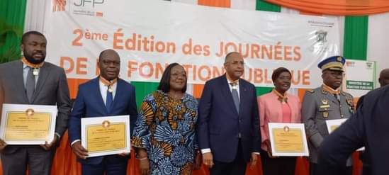 CNPCOTEIVOIRE's tweet photo. COMMUNE DE BOUNDIALI 

Le Professeur Mariatou KONE, Député-Maire de Boundiali, a été élevé au grade de Commandeur de l'Ordre du Mérite de la Fonction Publique. https://t.co/ReyrTfTiQV