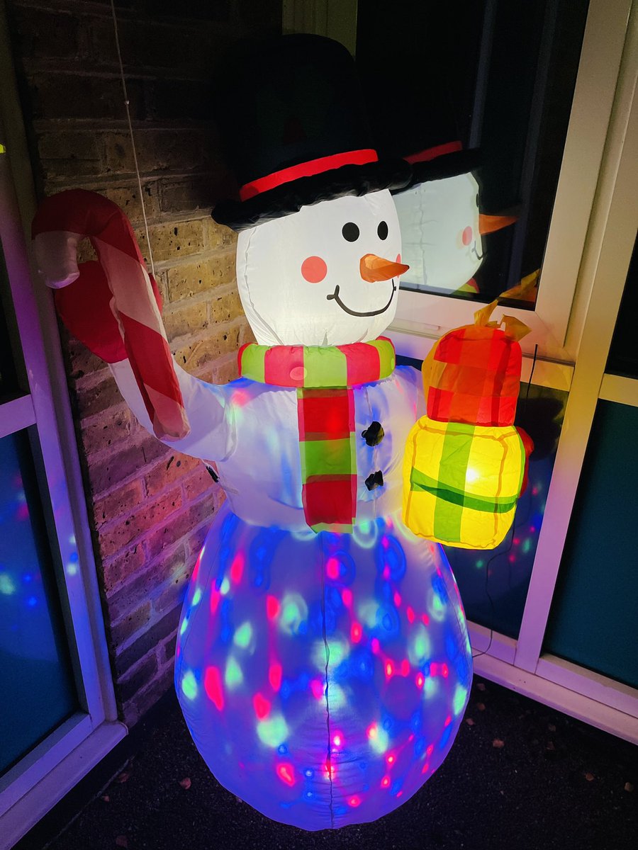 It’s beginning to look a lot like Christmas… <a href="/IvyChimneys/">Ivy Chimneys Primary</a> <a href="/FOICs/">FoICS (Friends of Ivy Chimneys Primary School)</a> <a href="/IC_Office/">Ivy Chimneys Office</a> Looking beautifully festive as always🎅🏻🎄💚