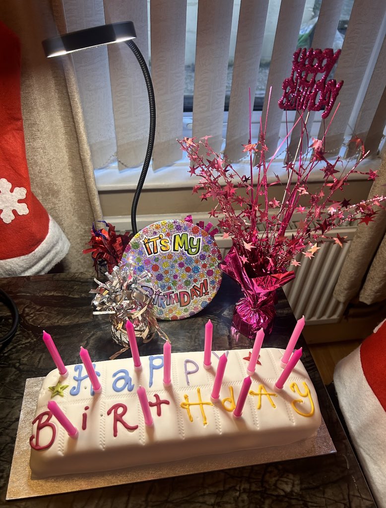 Today I turned 31 and my mum still gets me a cake with candles every year, so cute 💕