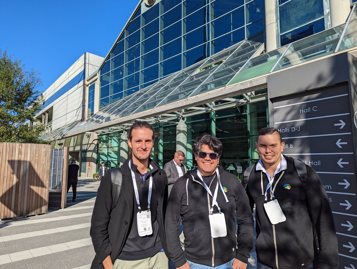 Pablo Samuel Castro (@pcastr) on Twitter photo Reunión de ecuatorianos en #NeurIPS2022 !
Con <a href="/RubenEVillegas/">Ruben Villegas</a> y <a href="/mateoespinosaz/">Mateo Espinosa Zarlenga</a>
🇪🇨🇪🇨🇪🇨 Reunión de ecuatorianos en #NeurIPS2022 !
Con <a href="/RubenEVillegas/">Ruben Villegas</a> y <a href="/mateoespinosaz/">Mateo Espinosa Zarlenga</a>
🇪🇨🇪🇨🇪🇨