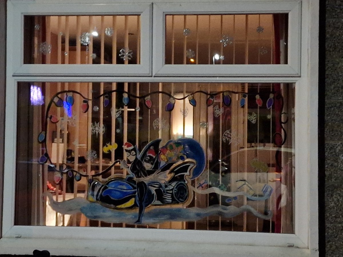 Leanimate21's tweet photo. Busy busy... Christmas #Batman and #Catwoman inspired comic strip inspires window... So dark I won't see the results properly until morning 😏 probably my best one yet 🤞#artistsontwitter #leanimate22 #christmasdecor #artistsontwitter #windowart #paintingwindow #belfastart https://t.co/DcgDe4ypU6