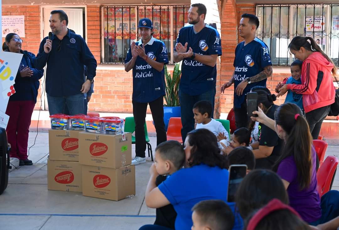 #YaquiNoticia 🏹
💙El Club Yaquis de Obregón continúa con su labor social en el municipio de Cajeme y en esta ocasión visitó el Centro de Atención Múltiple Estatal Nº1 (CAME) donde se hizo entrega de kits de primeros auxilios a dicha institución. #PuroYaquis #YaquisDeCorazon