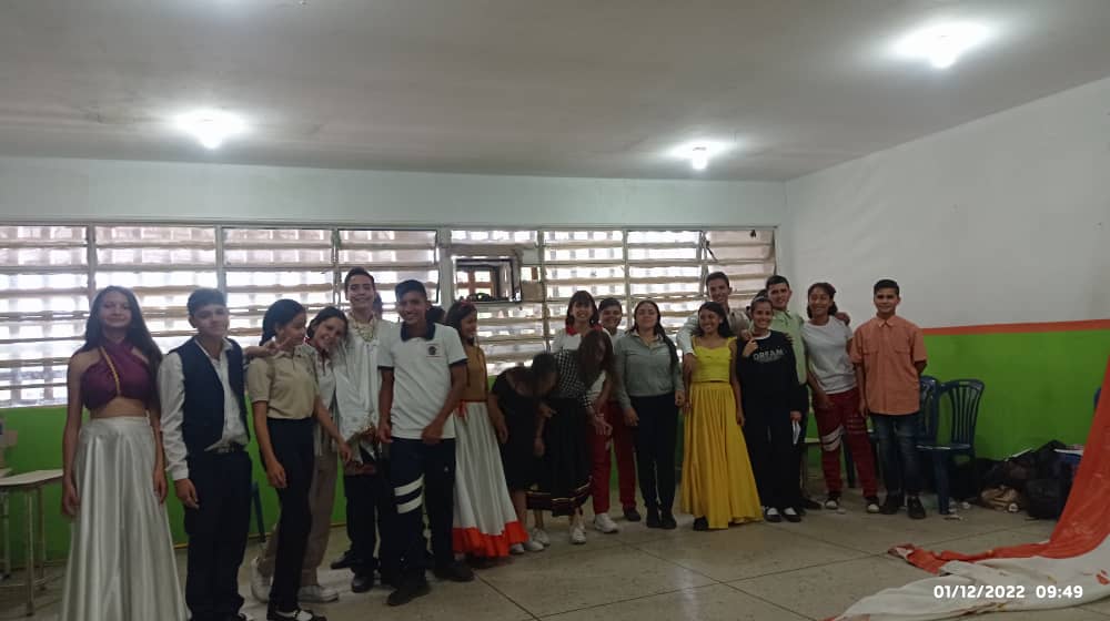 @uevictormolivares (@uevictormoliva1) on Twitter photo Obras de Teatro de Estudiantes de 4to Año A-B-C-D con la Docente de Castellano Lcda.Neira Sandoval
<a href="/AndersonORomero/">Anderson O Romero G</a> <a href="/JeanGarciaR82/">Jean Carlos Garcia R</a> @MPPEDUCACION @ZonaEducTachira <a href="/_LaAvanzadora/">Yelitze Santaella</a> <a href="/Berzabethg1/">Berzabethgandicaoficial</a> Obras de Teatro de Estudiantes de 4to Año A-B-C-D con la Docente de Castellano Lcda.Neira Sandoval
<a href="/AndersonORomero/">Anderson O Romero G</a> <a href="/JeanGarciaR82/">Jean Carlos Garcia R</a> @MPPEDUCACION @ZonaEducTachira <a href="/_LaAvanzadora/">Yelitze Santaella</a> <a href="/Berzabethg1/">Berzabethgandicaoficial</a>