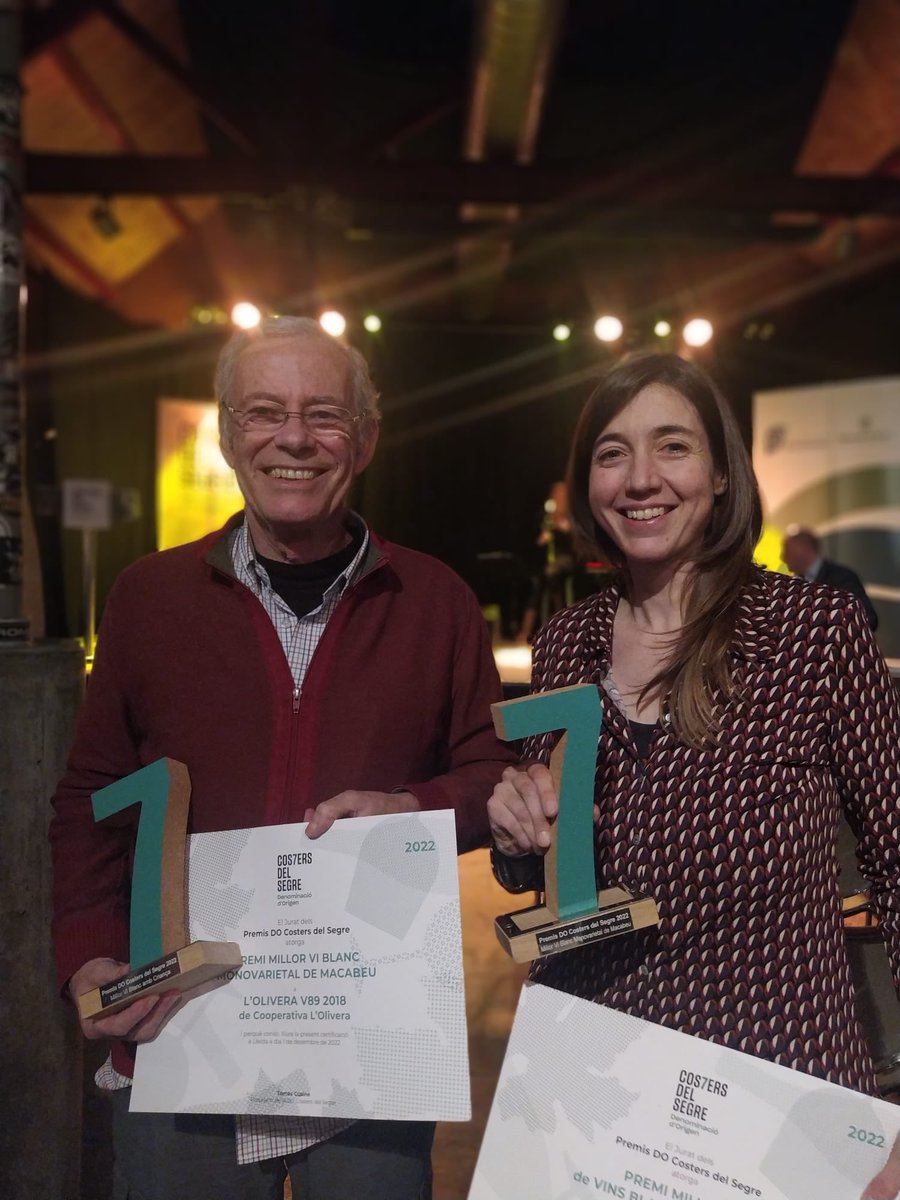 olivera_coop's tweet photo. Celebrant la feina ben feta: V89, millor vi blanc amb criança i millor monovarietal de macabeu de la DO Costers del Segre! Enhorabona a tots els premiats! https://t.co/mHK4JPGbAL