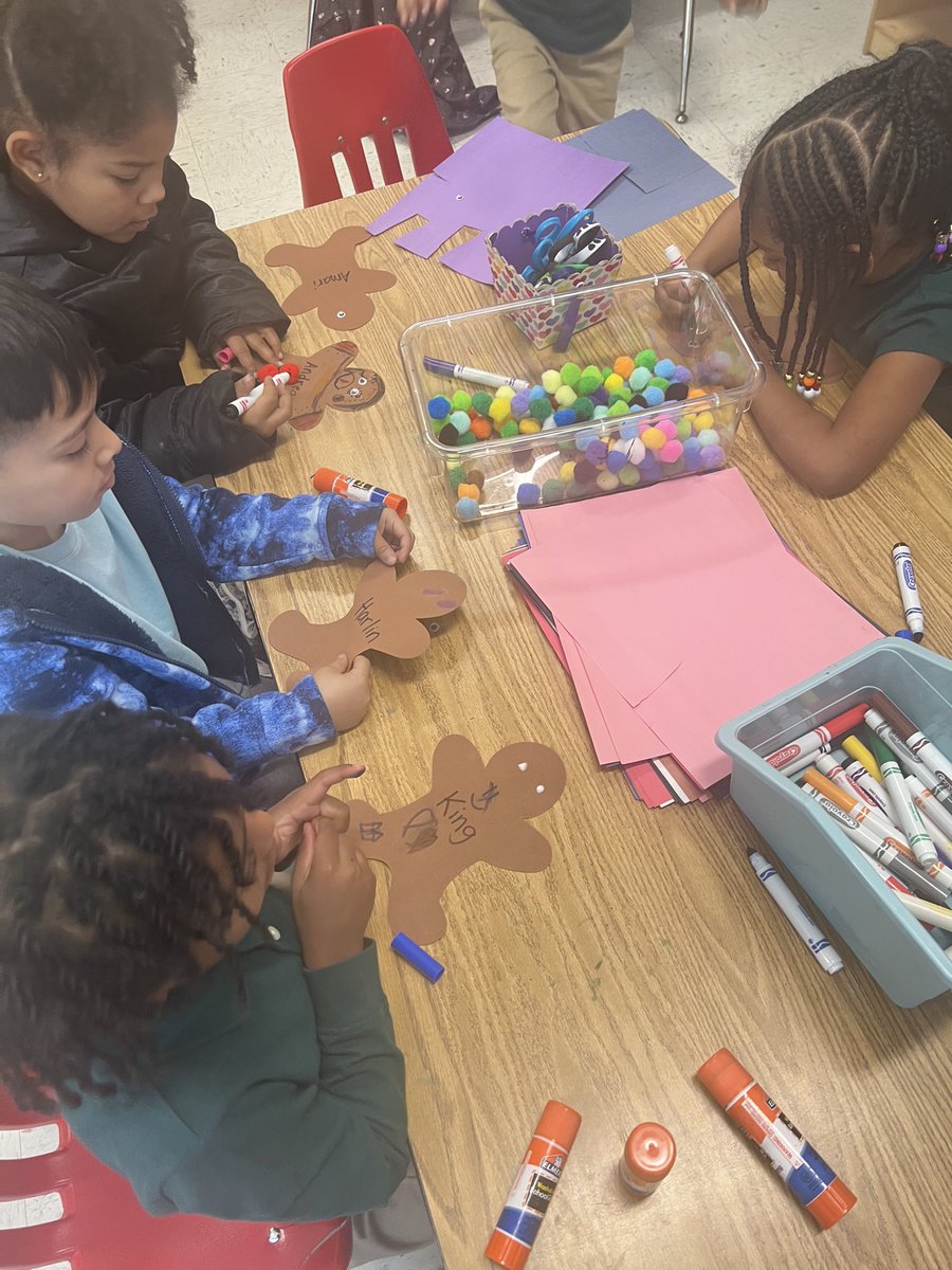 MsKeyser_'s tweet photo. *sings* IT’S THE MOST WONDERFUL TIME OF THE YEAR ❄️🎨📝

Today we decorated gingerbread men for our classroom door!

Stay tuned for the finished product ☺️

#TeamBCPS #TeamWoodmoor #WinterIsComing #HelloDecember #Kindergarten https://t.co/hbcccZLVuS