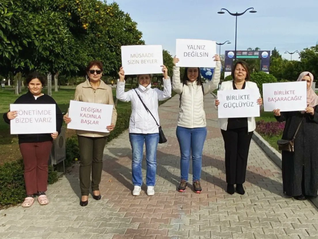 kamuskaorg's tweet photo. @kamuskaorg projesi kapsamında tasarlanan #seninyolunsenindünyan filmimizin çekimi 27.11.2022 tarihinde gerçekleştirildi.

#kamuskaprojesi #yönetimdekadın #temsiliyettekadın 
#ackhd
#adanabld
#nditurkiye
#yapdernegi #yaparttırpaylaş https://t.co/9eryB0ckeh